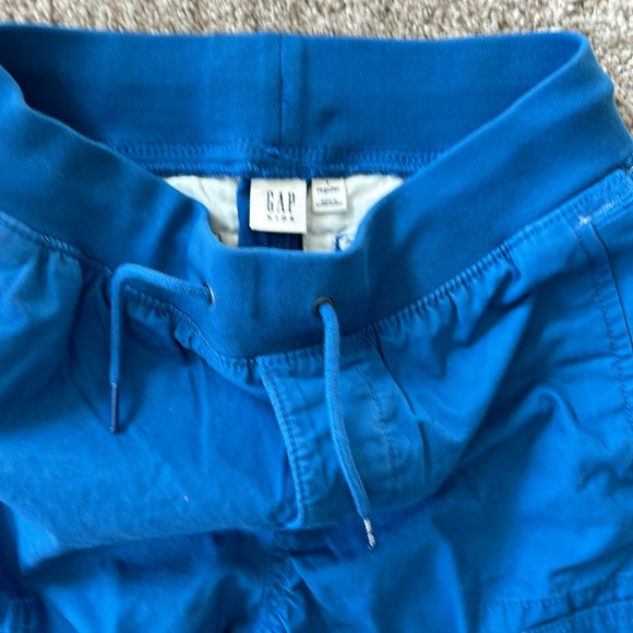 Gap Kids easy pull on cargo shorts - Picture 2 of 3
